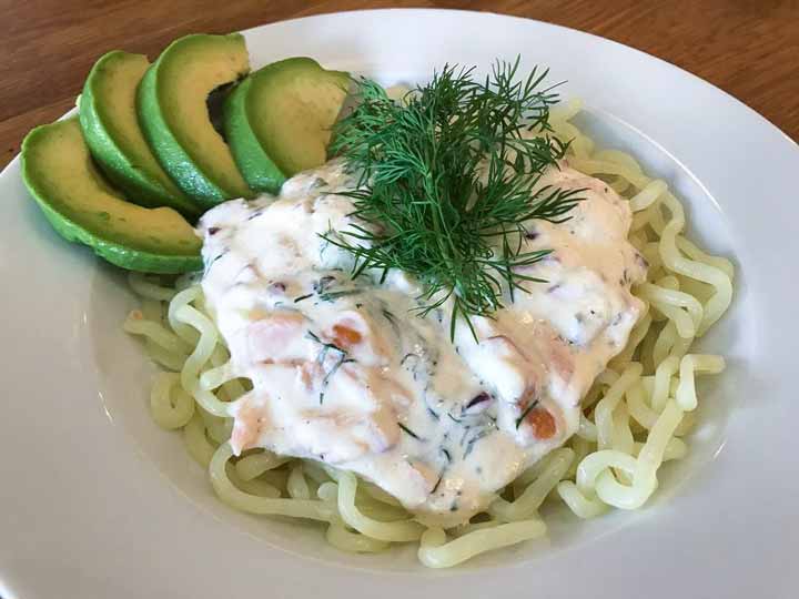 Kallrökt laxsås med nudlar och dill - Root Pasta