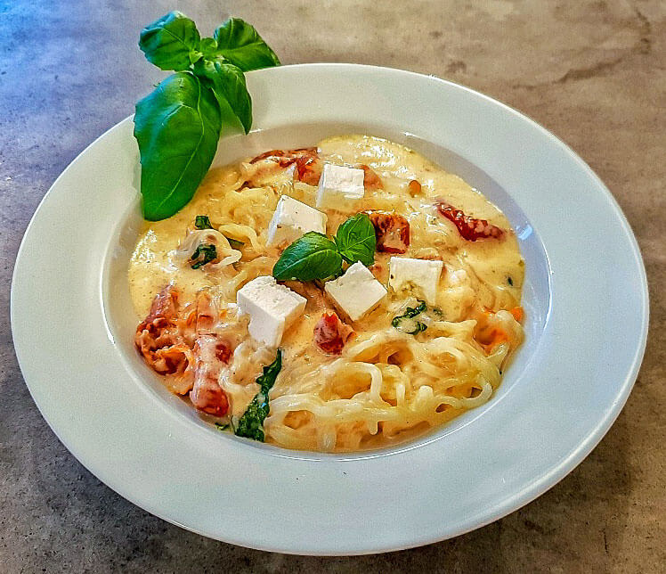 Spaghetti med krämig formagisås och ruccola - Root Pasta